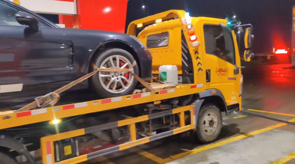 玉林行车途中遇到突发状况该如何呼叫道路救援？